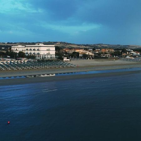 Hotel Internazionale Marotta Exterior photo
