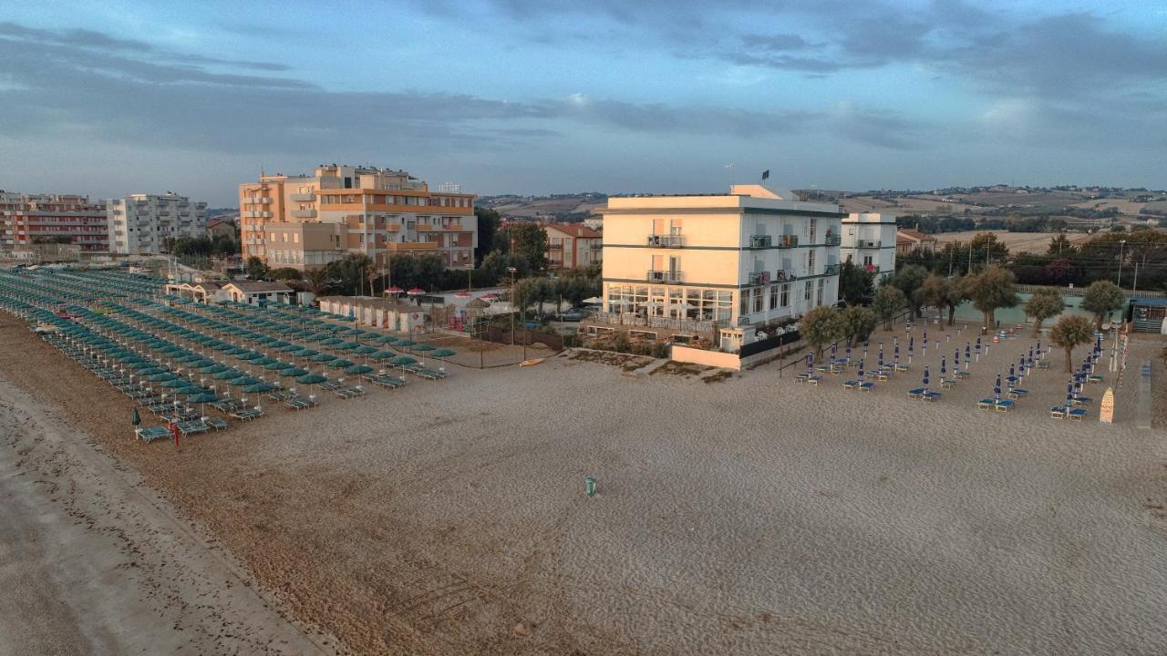 Hotel Internazionale Marotta Exterior photo