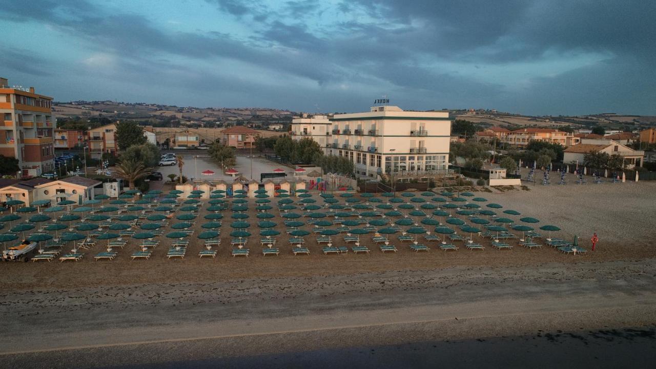 Hotel Internazionale Marotta Exterior photo