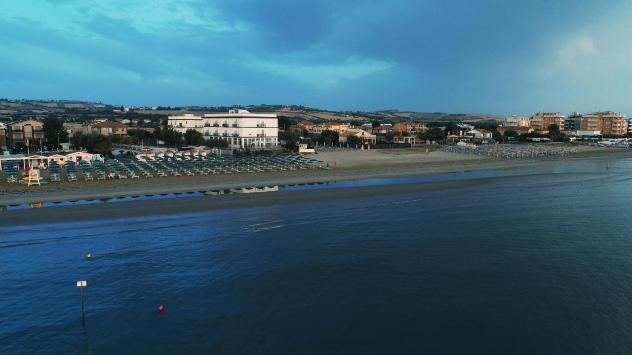Hotel Internazionale Marotta Exterior photo
