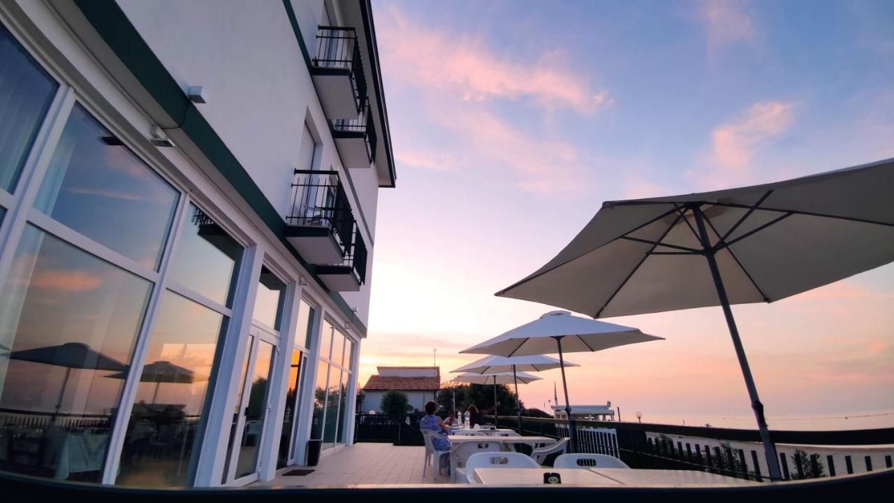 Hotel Internazionale Marotta Exterior photo