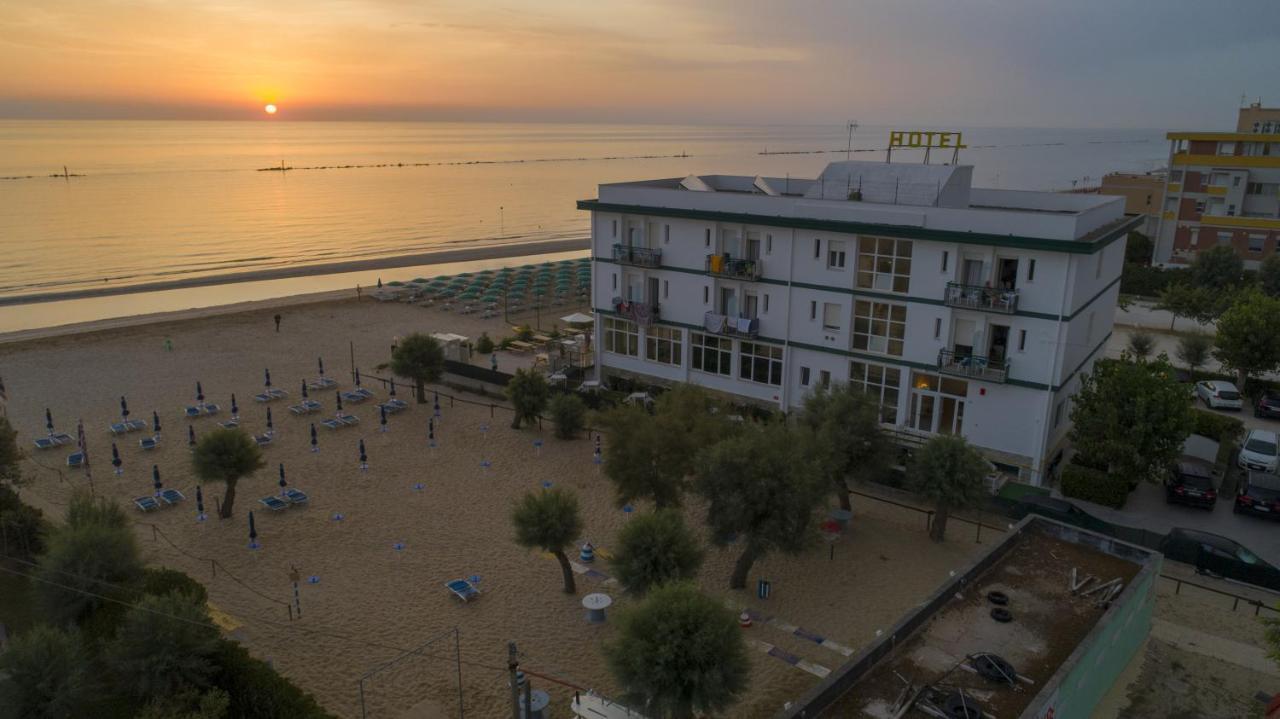 Hotel Internazionale Marotta Exterior photo