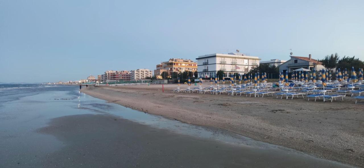 Hotel Internazionale Marotta Exterior photo