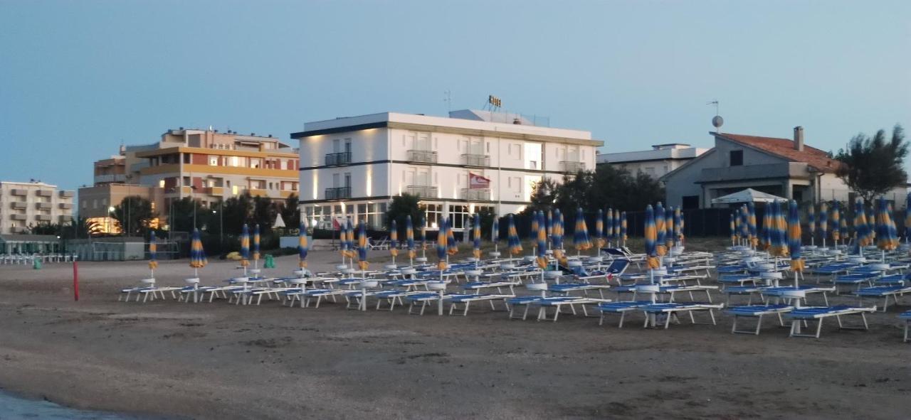 Hotel Internazionale Marotta Exterior photo